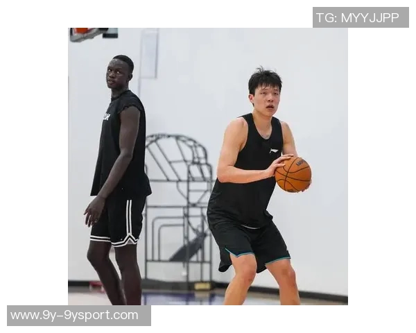 媒体人杨瀚森当众流泪展现真实情感无惧外界评价